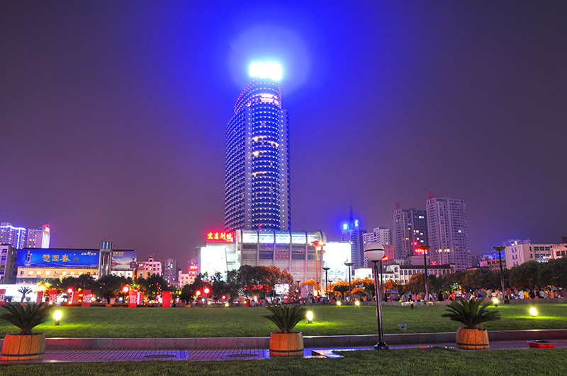 宜昌(chang)夷陵廣(guang)場(chang)